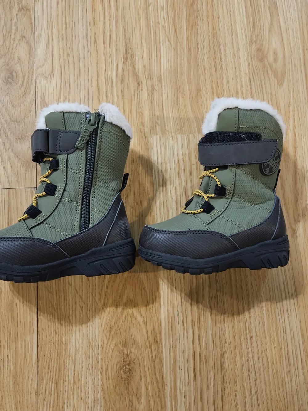 Totes Olive Green Kids Zip-Up Winter Boots with Faux Fur Collar Size 6T